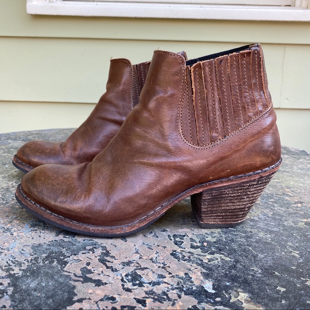 Fiorentini + Baker leather pull on boots. Size 8.5